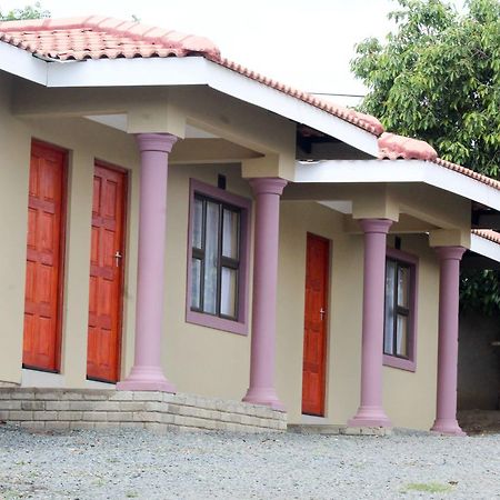 Mbopha Guest House Ulundi Exterior foto